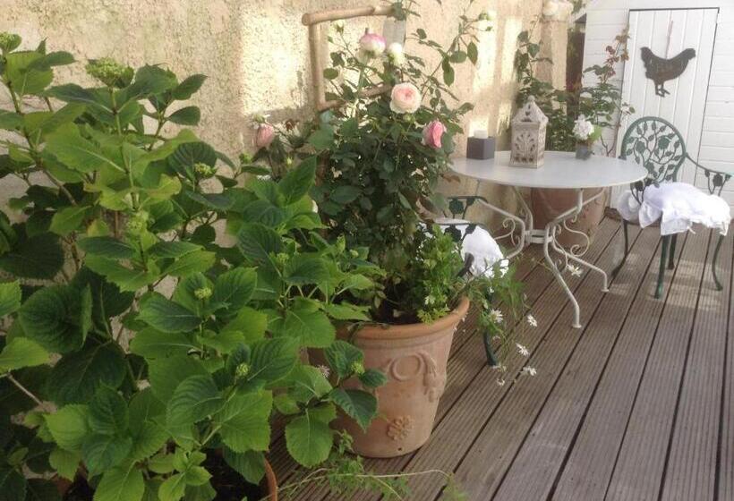 Standard room with outdoor bath, La Maison Du Phare De Honfleur Chambre D Hôtes B&b  Jacuzzi   Shabby Chic