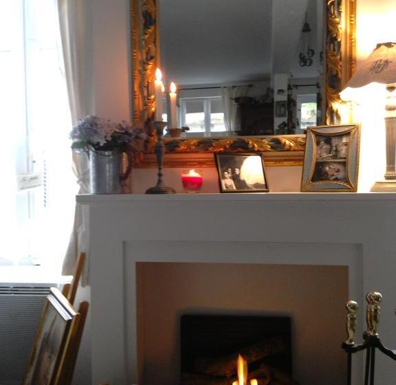 Standard room with outdoor bath, La Maison Du Phare De Honfleur Chambre D Hôtes B&b  Jacuzzi   Shabby Chic