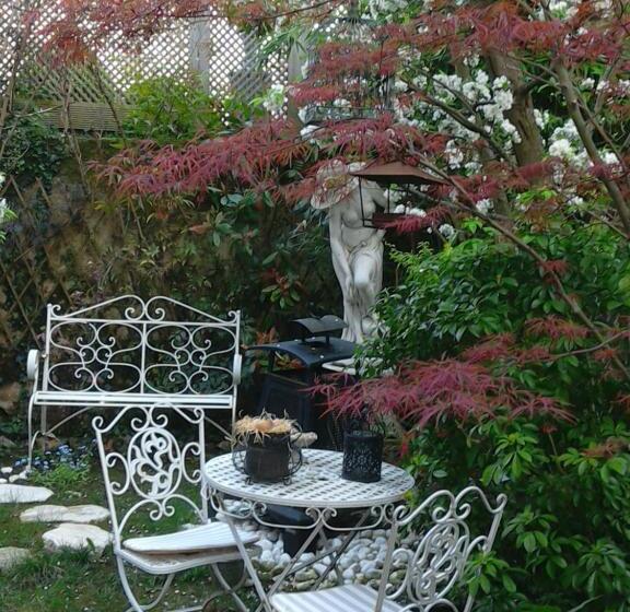 Standard room with outdoor bath, La Maison Du Phare De Honfleur Chambre D Hôtes B&b  Jacuzzi   Shabby Chic