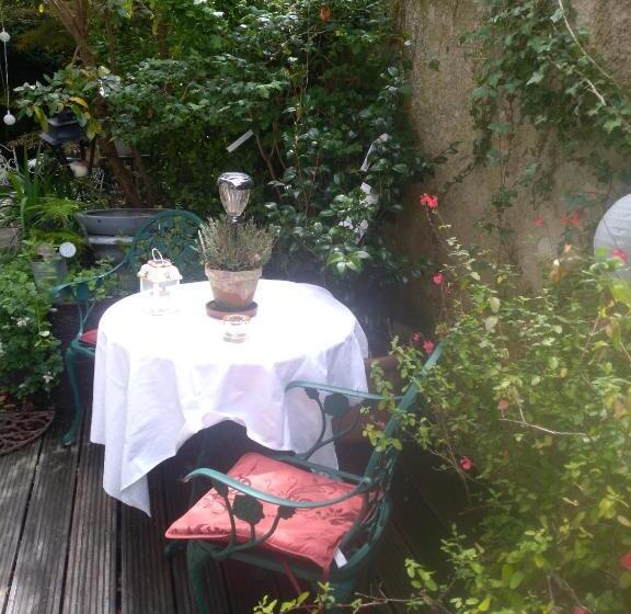 Standard room with outdoor bath, La Maison Du Phare De Honfleur Chambre D Hôtes B&b  Jacuzzi   Shabby Chic