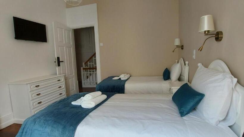 اتاق استاندارد با سرویس بهداشتی مشترک, A Portuguesa Guest House