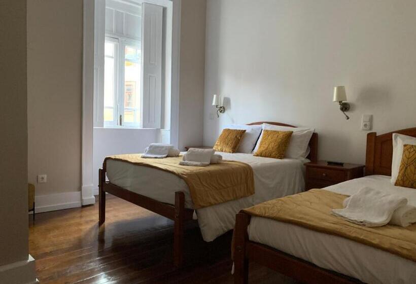 اتاق استاندارد سه تخته با سرویس بهداشتی مشترک, A Portuguesa Guest House