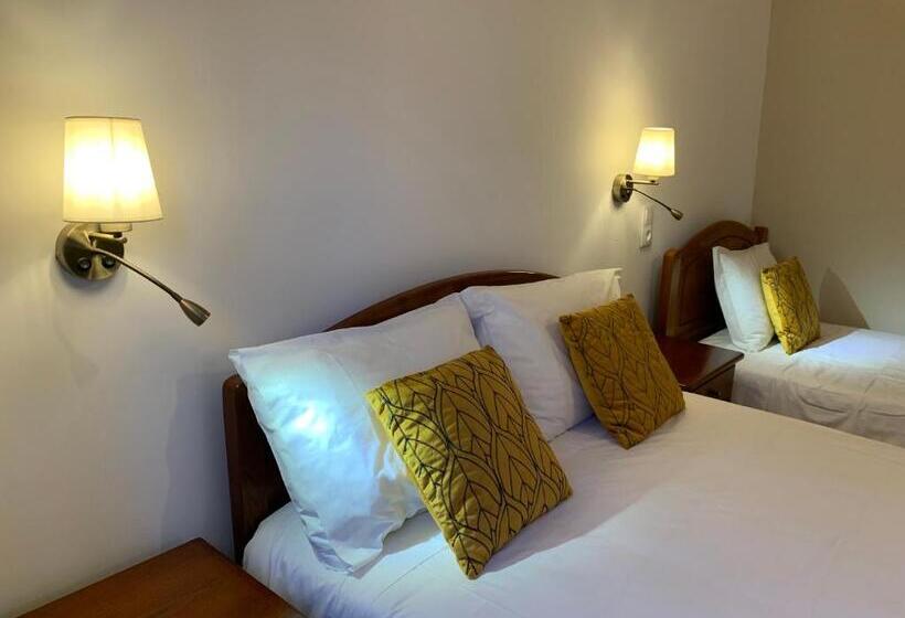 اتاق استاندارد سه تخته با سرویس بهداشتی مشترک, A Portuguesa Guest House