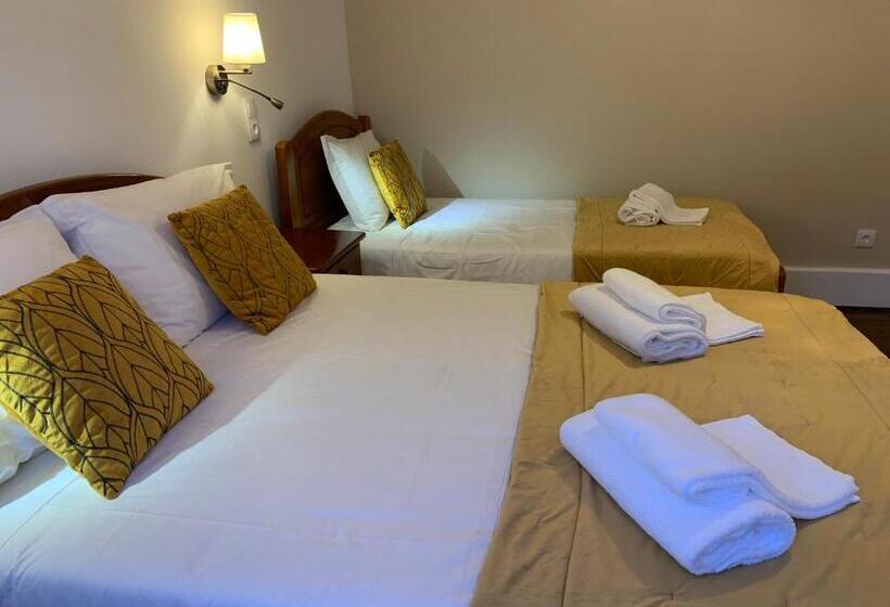 اتاق استاندارد سه تخته با سرویس بهداشتی مشترک, A Portuguesa Guest House