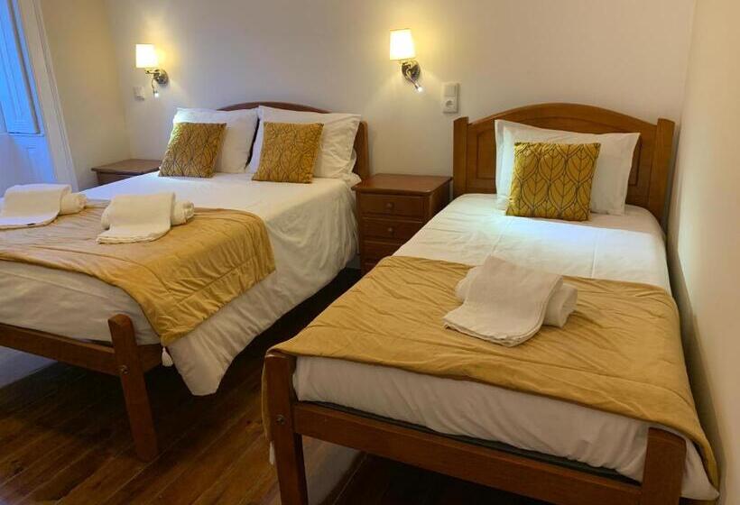 اتاق استاندارد سه تخته با سرویس بهداشتی مشترک, A Portuguesa Guest House