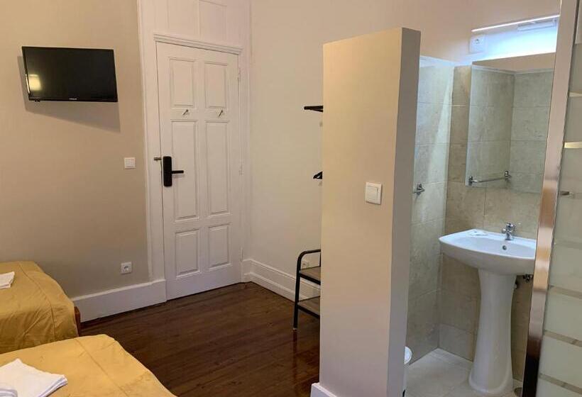 اتاق استاندارد سه تخته با سرویس بهداشتی مشترک, A Portuguesa Guest House
