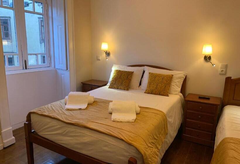 اتاق استاندارد سه تخته با سرویس بهداشتی مشترک, A Portuguesa Guest House