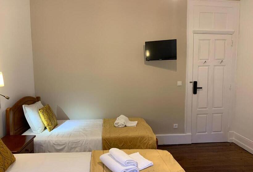 اتاق استاندارد سه تخته با سرویس بهداشتی مشترک, A Portuguesa Guest House