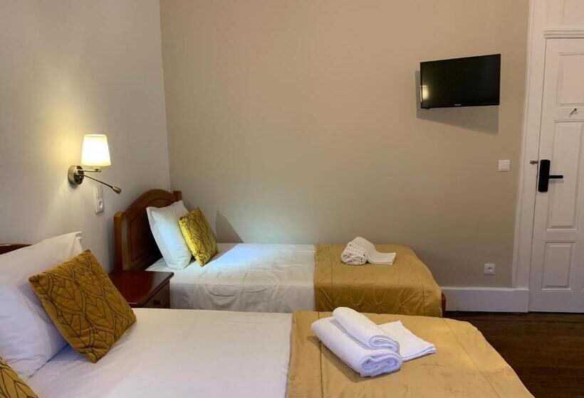 اتاق استاندارد سه تخته با سرویس بهداشتی مشترک, A Portuguesa Guest House