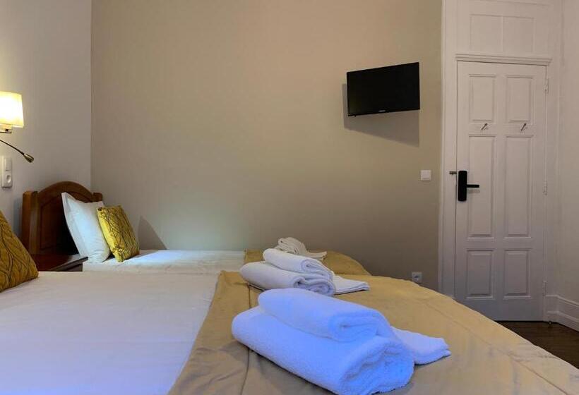 اتاق استاندارد سه تخته با سرویس بهداشتی مشترک, A Portuguesa Guest House