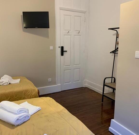 اتاق استاندارد سه تخته با سرویس بهداشتی مشترک, A Portuguesa Guest House