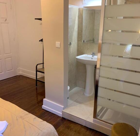اتاق استاندارد سه تخته با سرویس بهداشتی مشترک, A Portuguesa Guest House