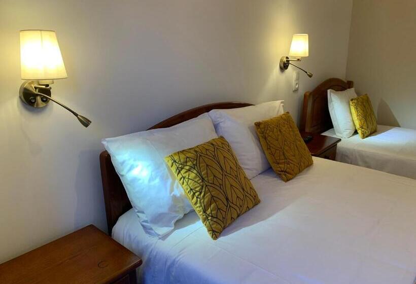 اتاق استاندارد سه تخته با سرویس بهداشتی مشترک, A Portuguesa Guest House
