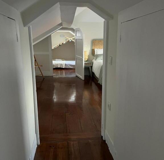 اتاق استاندارد سه تخته با سرویس بهداشتی مشترک, A Portuguesa Guest House