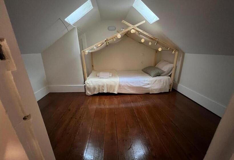 اتاق استاندارد سه تخته با سرویس بهداشتی مشترک, A Portuguesa Guest House