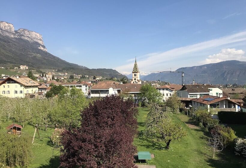 اتاق لوکس با چشم‌انداز باغ, Angerburg Blumen