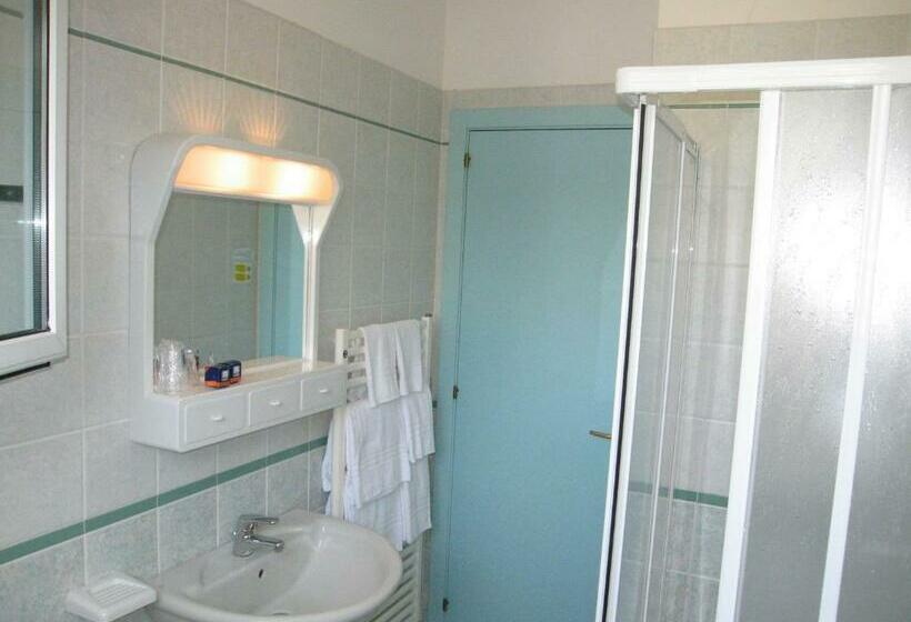 اتاق استاندارد سه نفره, Centro Vacanze Domus M.g