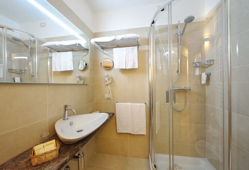 2 Bedroom Suite with Balcony, Crozzon