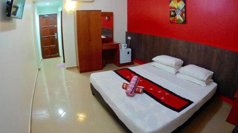 اتاق لوکس با بالکن و چشم‌انداز دریا, Melati Tanjong Beach Resort