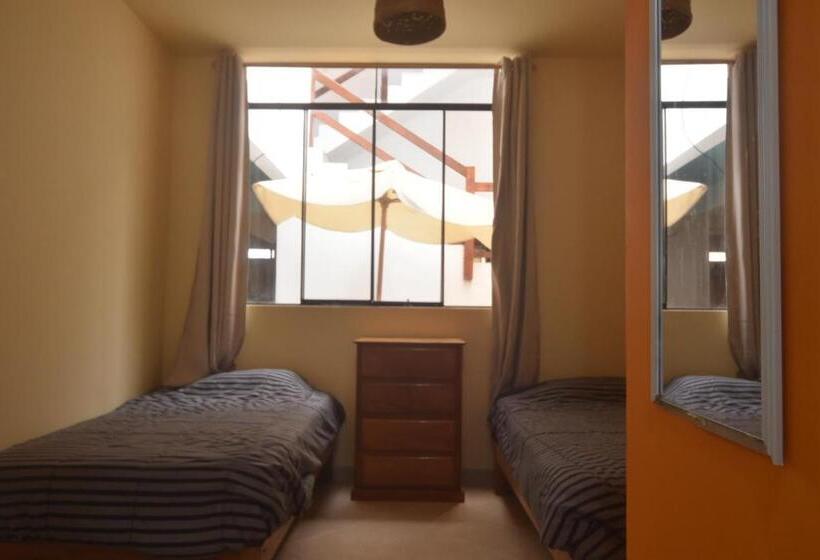 تختخواب در اتاق مشترک, Bravo Surf Camp