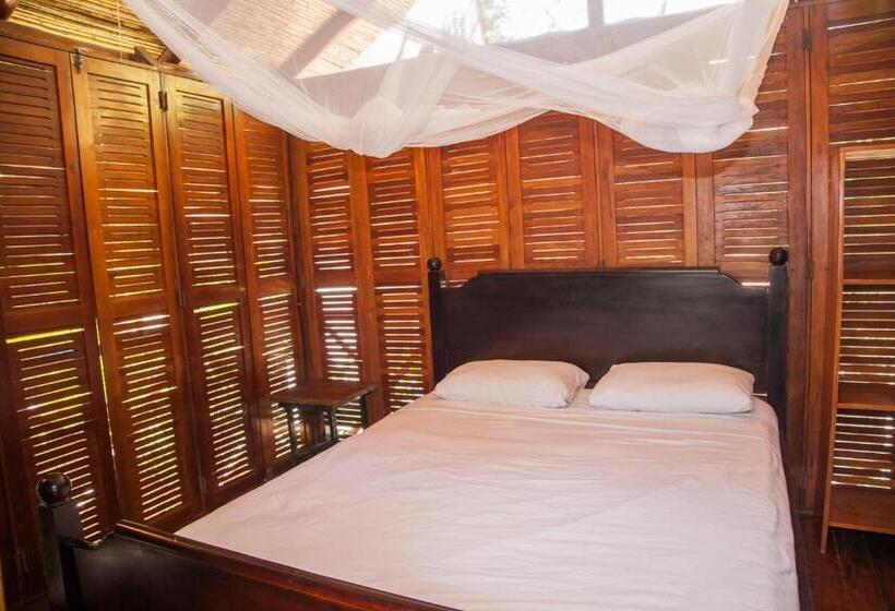 بانگلوی استاندارد, Playa Grande Surf Camp