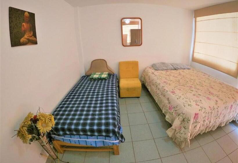 اتاق استاندارد با چشم‌انداز استخر, Waves Surf Camp Peru