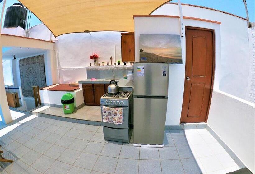 اتاق استاندارد با چشم‌انداز استخر, Waves Surf Camp Peru