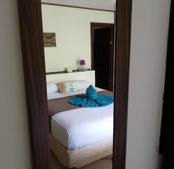 اتاق اکونومی, Aracari Garden Hostel