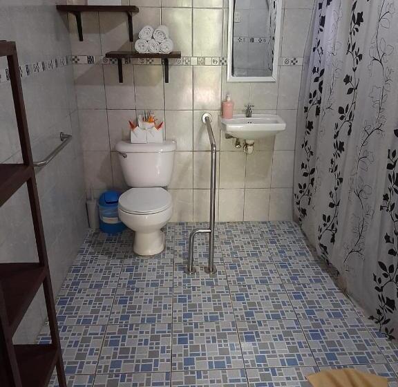 اتاق خانوادگی پایه, Aracari Garden Hostel