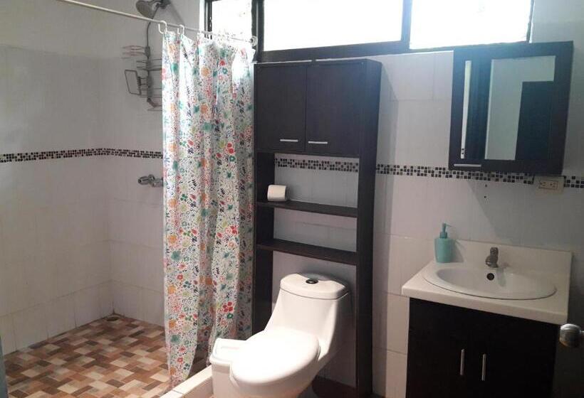 اتاق استاندارد, Aracari Garden Hostel