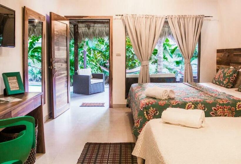 بانگلوی لوکس, Banana Beach Bungalows