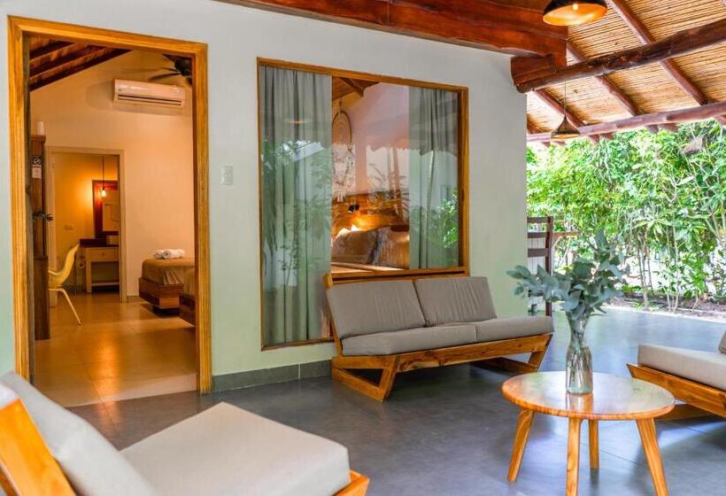 بانگلوی لوکس, Banana Beach Bungalows