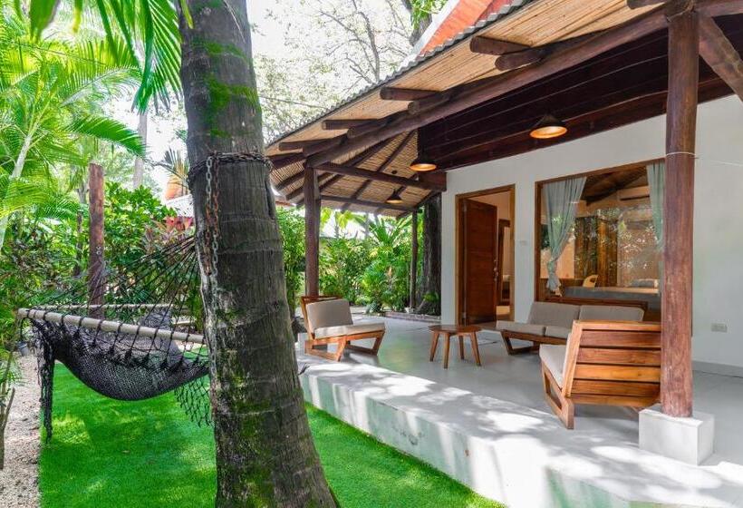بانگلوی لوکس, Banana Beach Bungalows