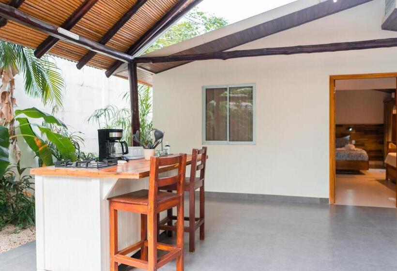 کابین, Banana Beach Bungalows