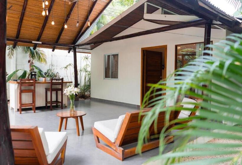 کابین, Banana Beach Bungalows