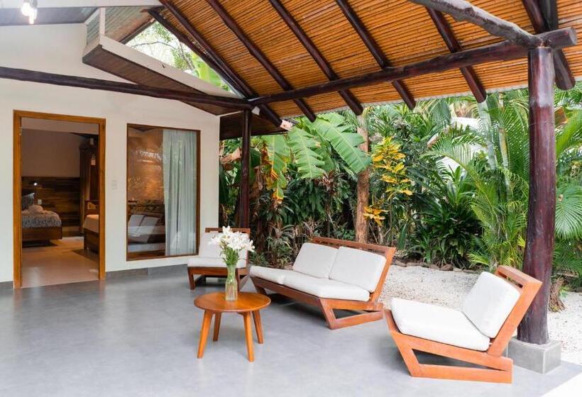 کابین, Banana Beach Bungalows