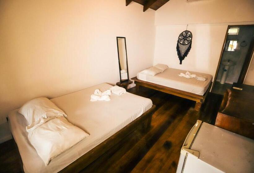 اتاق استاندارد چهار تخته, Cabinas Playa Surf Hostel