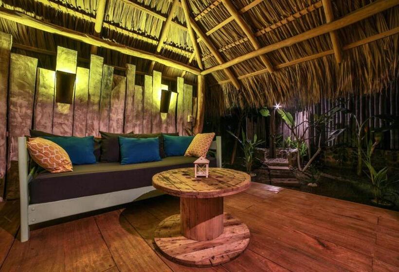 کلبه ییلاقی, Glamping Hotel Flor Y Bambu