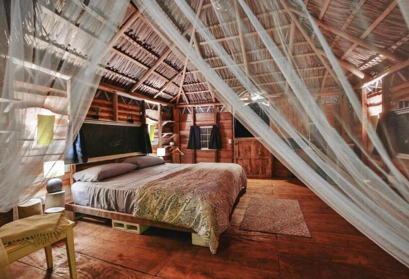 کلبه ییلاقی, Glamping Hotel Flor Y Bambu
