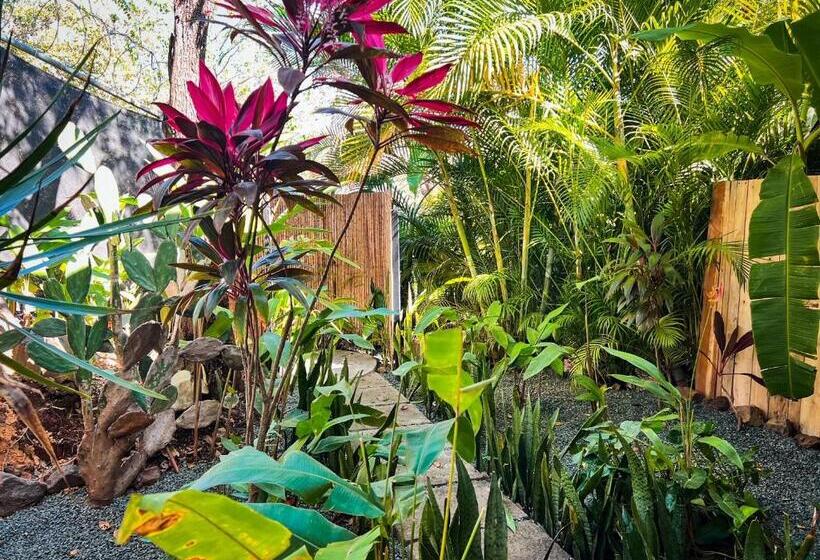 کلبه ییلاقی, Glamping Hotel Flor Y Bambu