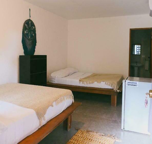 اتاق استاندارد چهار تخته, Cabinas Playa Surf Hostel