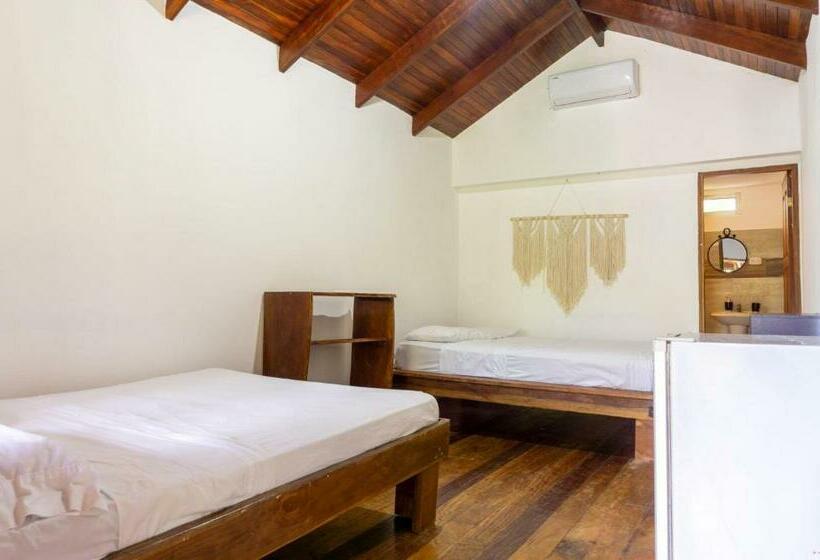اتاق استاندارد چهار تخته, Cabinas Playa Surf Hostel