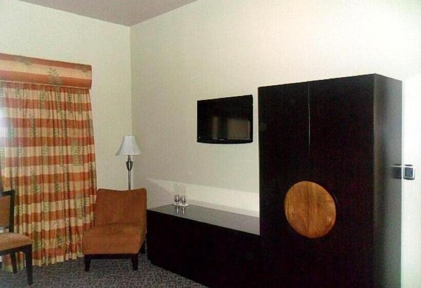سوییت جونیور, 1915 Inn & Suites