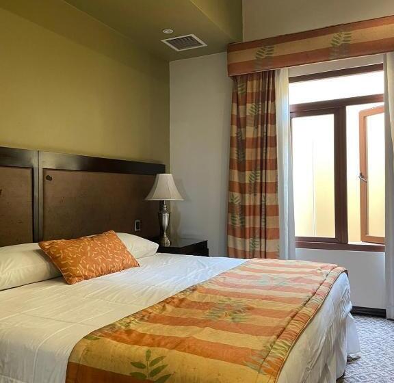 سوییت جونیور, 1915 Inn & Suites