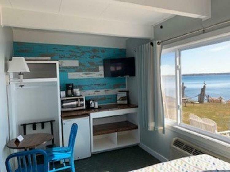 اتاق استاندارد چهار تخته, Beachfront Inn