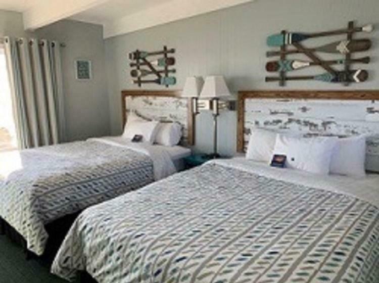 اتاق استاندارد چهار تخته, Beachfront Inn