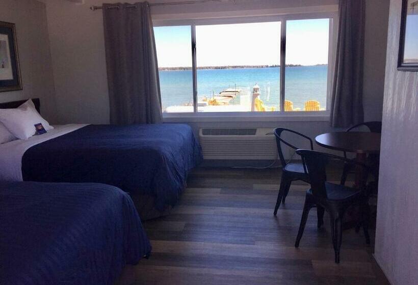 اتاق استاندارد چهار تخته, Beachfront Inn