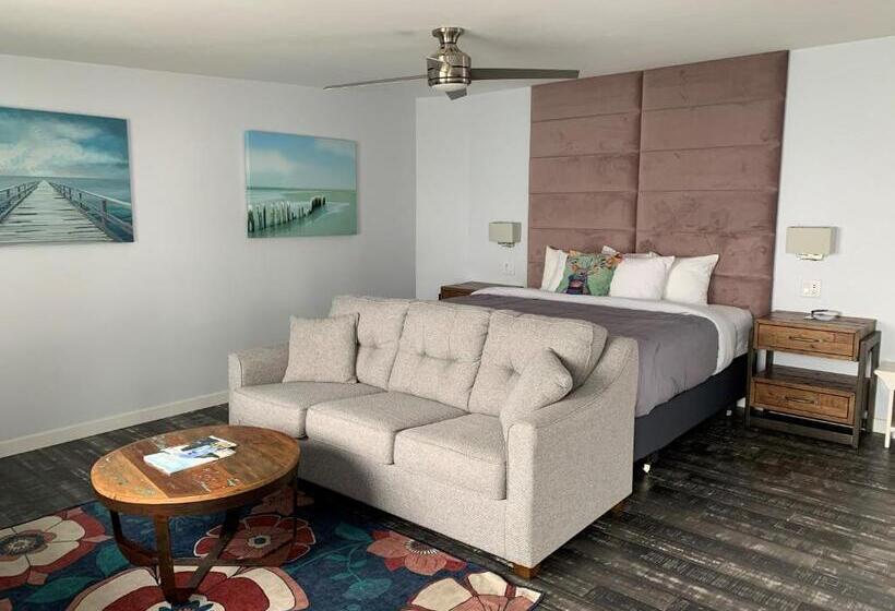 استودیوی لوکس, Beachfront Inn