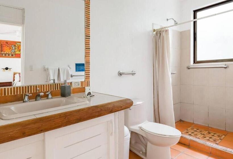 اتاق استاندارد سه تخته با بالکن, Dreamcatcher Hotel   Atrapasueños
