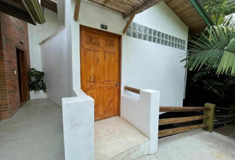 اتاق ساده سه‌ نفره, Dreamcatcher Hotel   Atrapasueños